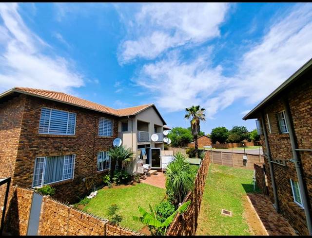 2 BEDROOM APARTMENT FOR SALE IN HIGHVELD